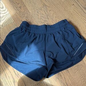 Lululemon Hotty Hot shorts 2.5